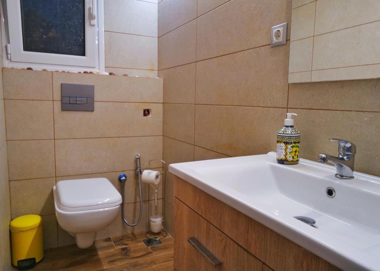 Royal Blue Grand No 3 Apartment *