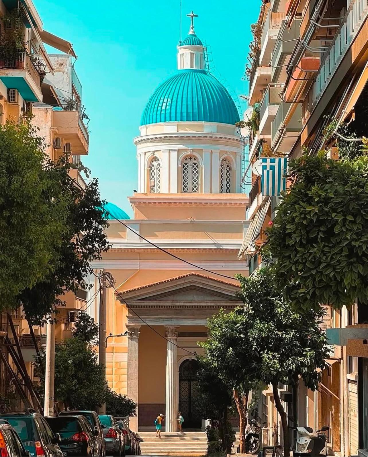 Royal Blue Grand No 3 * Piraeus